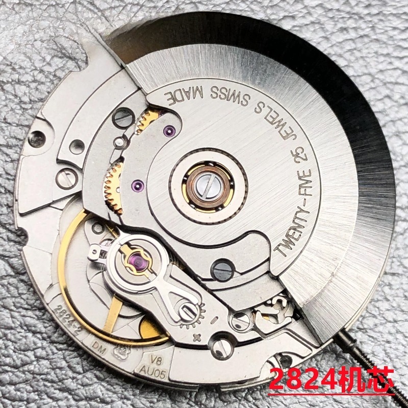 2824-2 Eninga Belo v8 認定ムーブメント - Watch V8 のレビューと価格