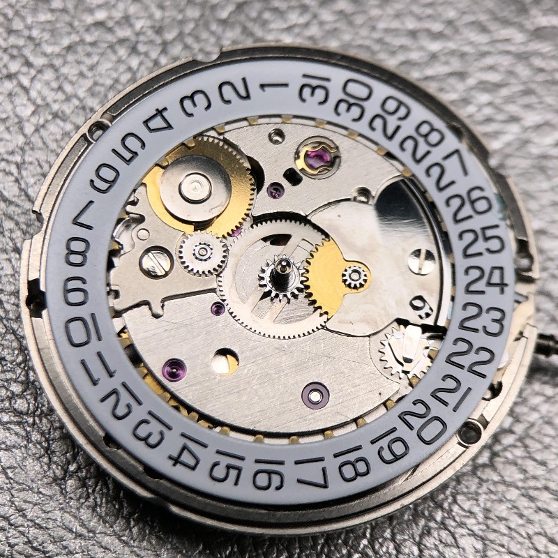 2824-2 Eninga Belo v8 認定ムーブメント - Watch V8 のレビューと価格