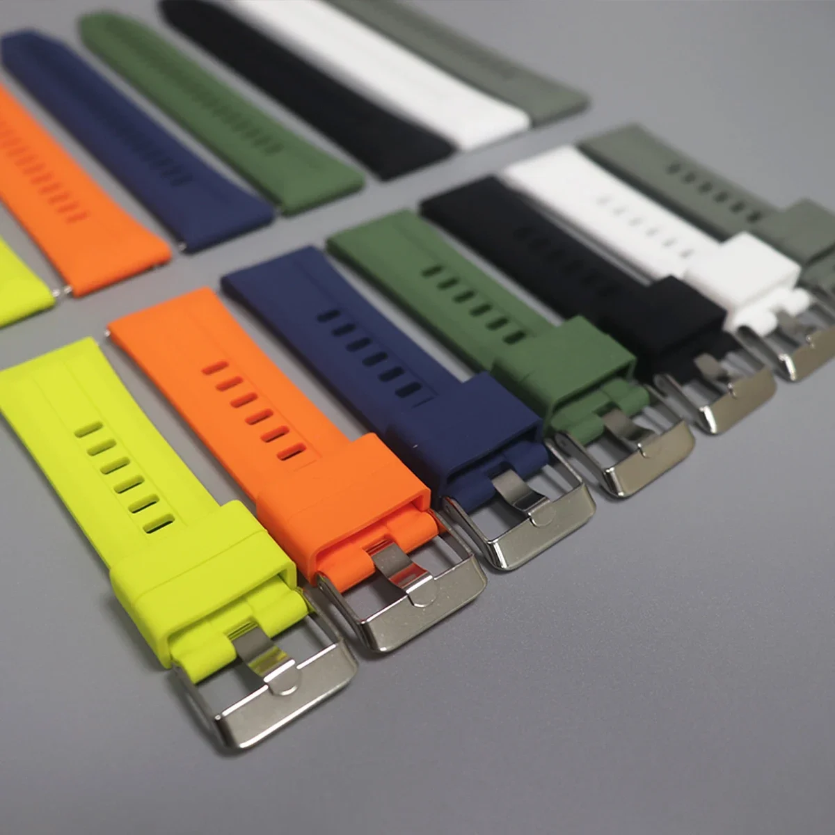 スポーツラバー時計ストラップ 22mm ポーラー バンテージ - Titan Watches Smartwatch のレビューと価格
